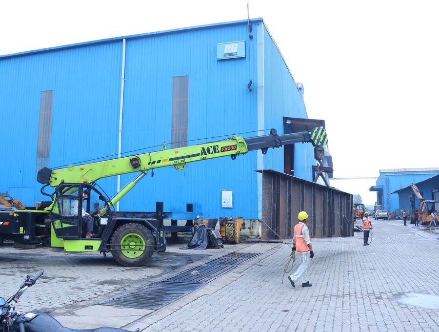 Girder segment on the crane