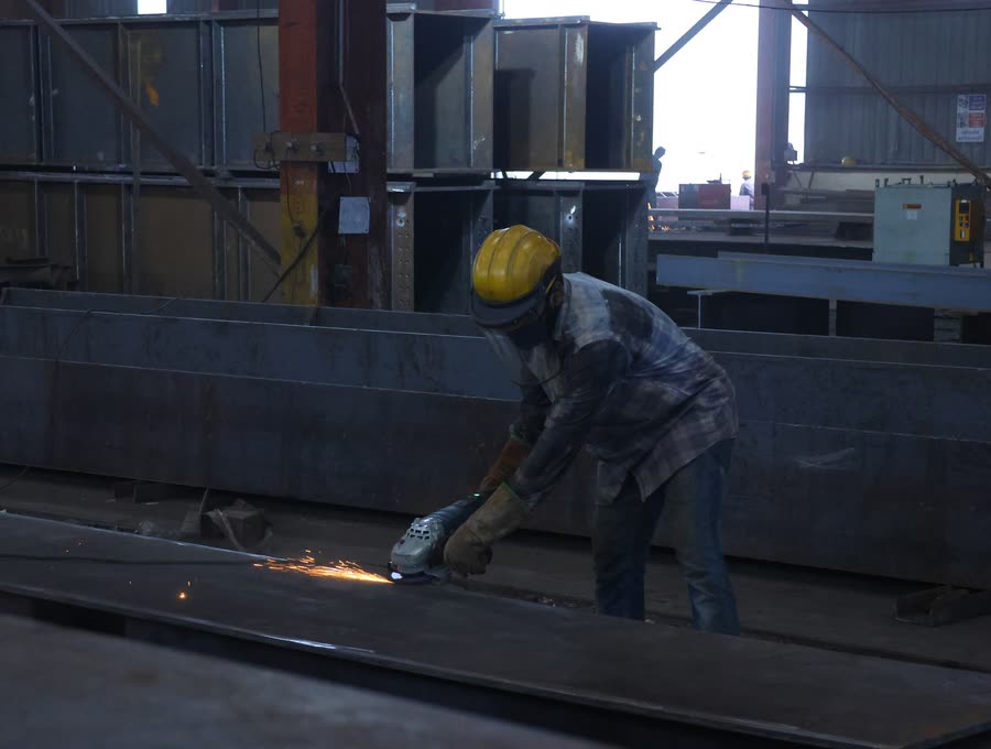 Weld dressing on a girder flange