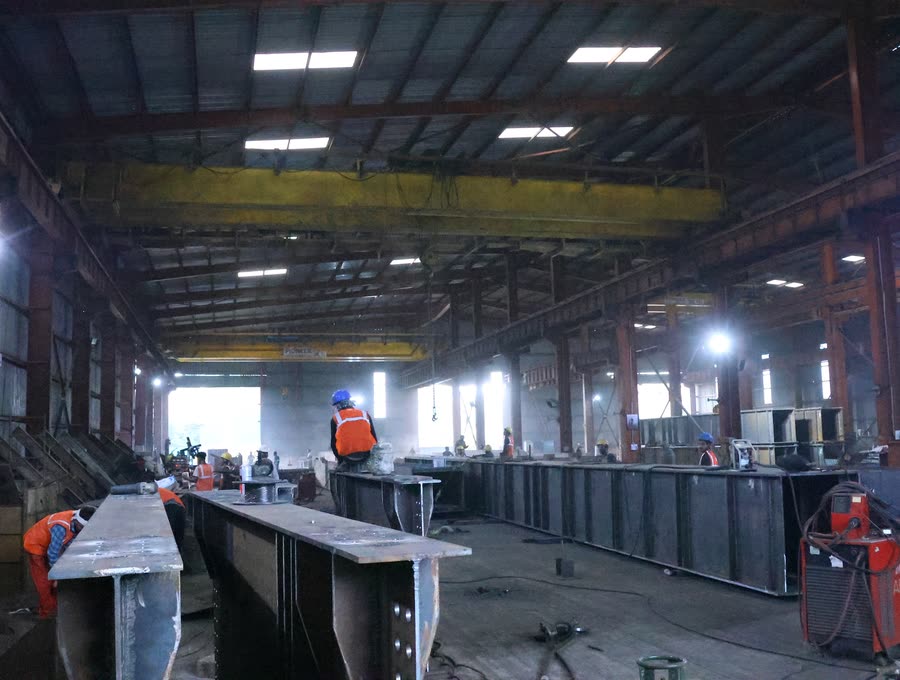 Plate girders in the assembly bay