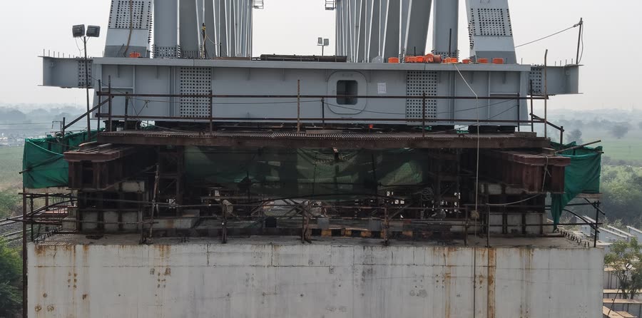 Launching gantry