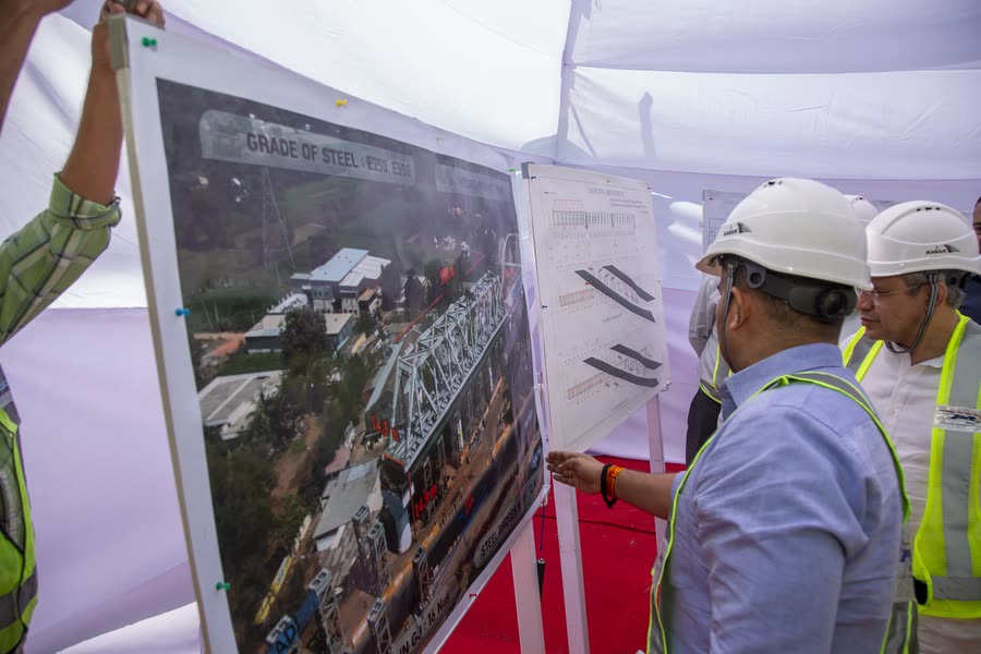 Site briefing over the drawing