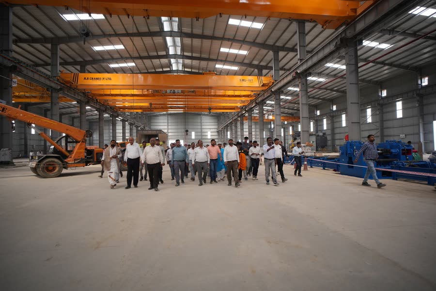 Walk-through under the cranes